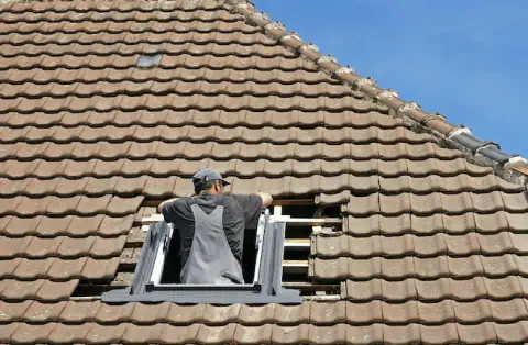 Pose de velux - Le Lac-d'Issarlès
